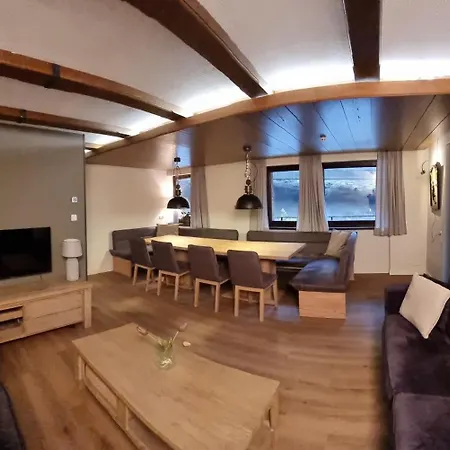 Alpin Haus アパート *