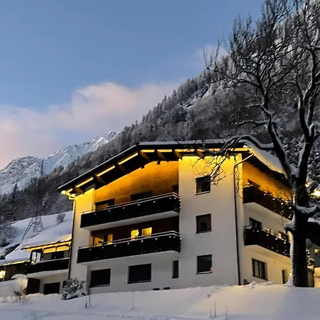 Alpin Haus アパート
